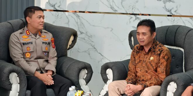 Jajaran pimpinan Dewan Perwakilan Rakyat Daerah (DPRD) Kabupaten Tasikmalaya melakukan kunjungan silaturahmi ke Markas Kepolisian Resor (Mapolres) Tasikmalaya