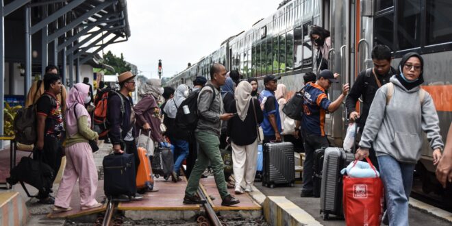 PT Kereta Api Indonesia (Persero) Daerah Operasi 2 Bandung menyatakan kesiapan dalam menghadapi Angkutan Lebaran 2026 dengan menyiapkan 24 perjalanan Kereta Api Jarak Jauh (KAJJ) reguler setiap hari.